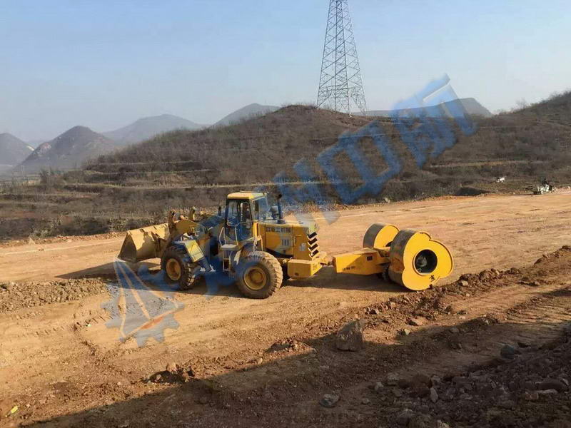 中航?jīng)_擊式壓路機駐新疆烏魯木齊辦事處